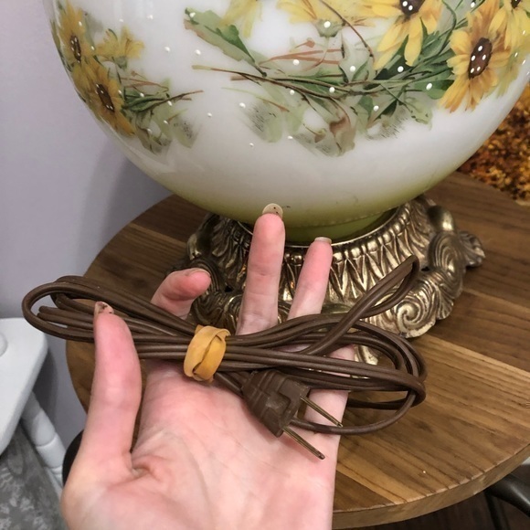 RARE Vintage 1972 EF & EF Industries Yellow Cottagecore Hand Painted Floral Lamp - Picture 10 of 16